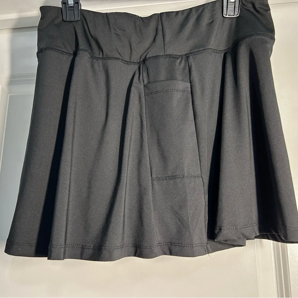 Black‎ Athletic Skort with pockets on the side-Size Large - Picture 3 of 3